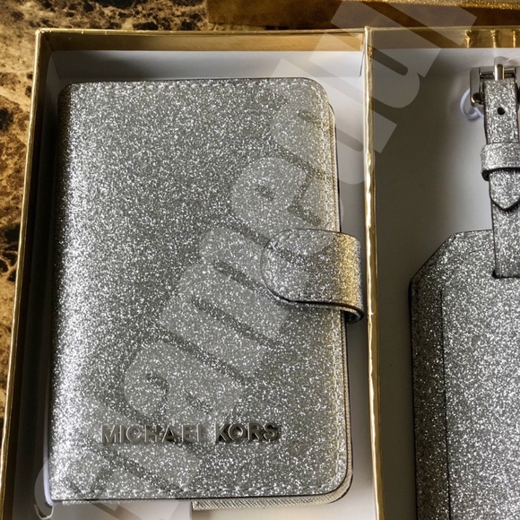 LAST 1 Michael Kors Sparkly TravelGiftables Wallet - Picture 5 of 7